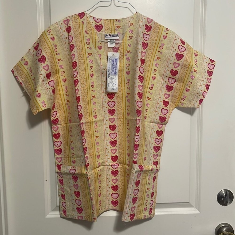 Mad about scrubs yellow with red hearts and pink size medium women’s Two Pockets